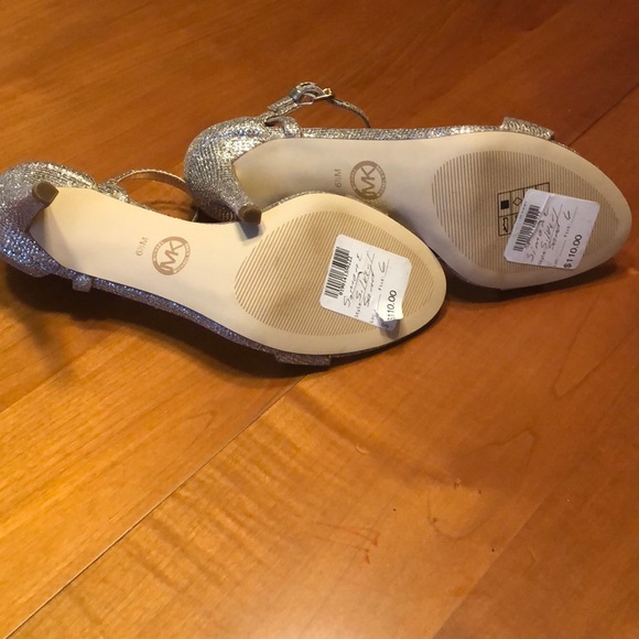 NWOT MICHAEL KORS 6.5 GOLD STILLETOS - Picture 7 of 9